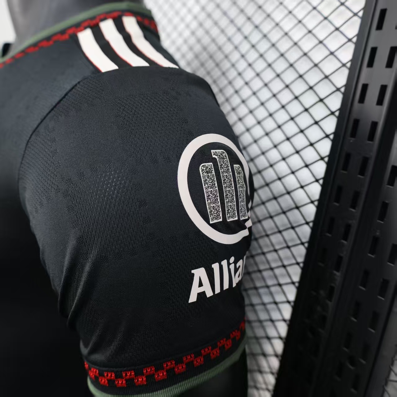 FC Bayern München 3ª equipación 25/26 - Imagen 10