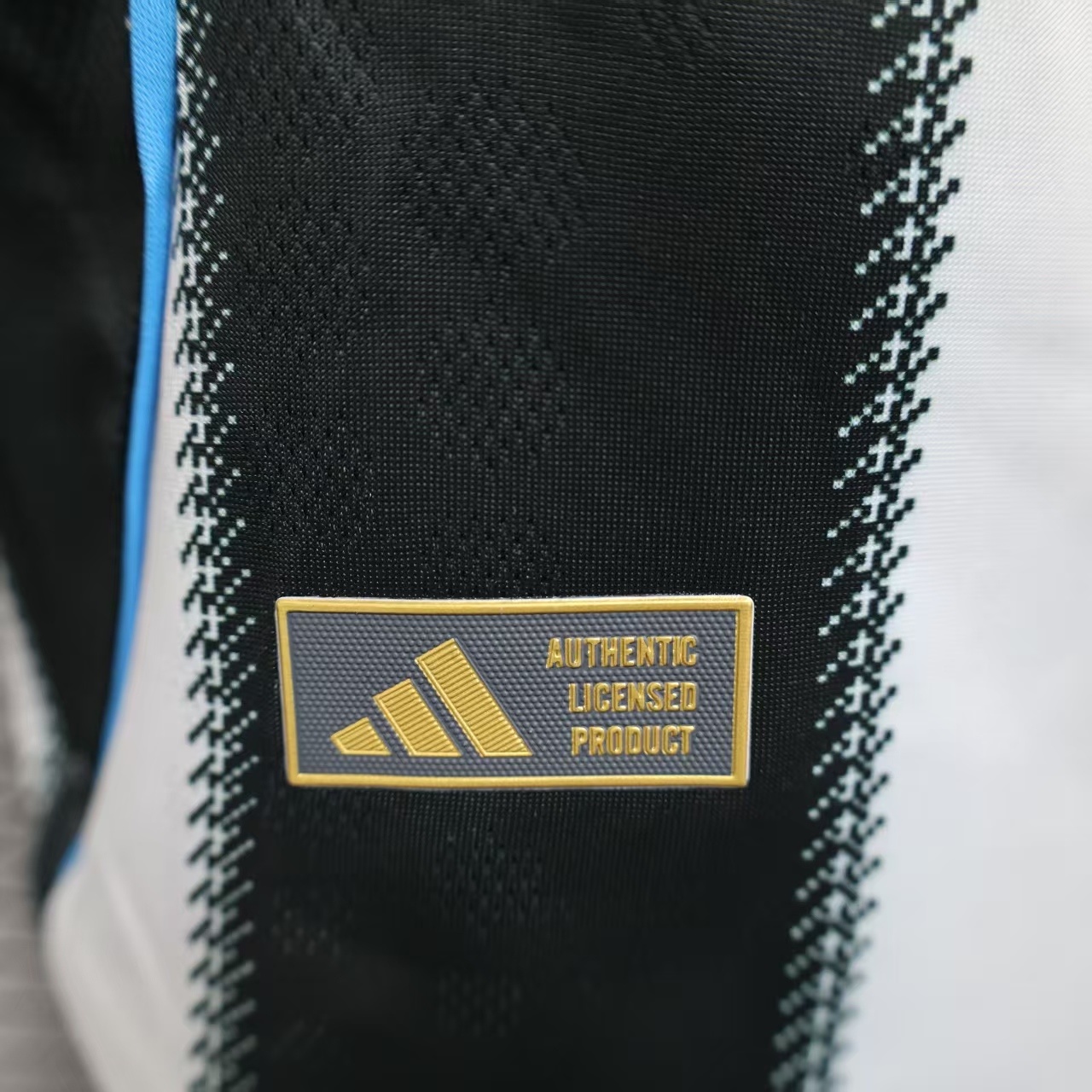 Newcastle United 1ª equipación 25/26 - Imagen 4