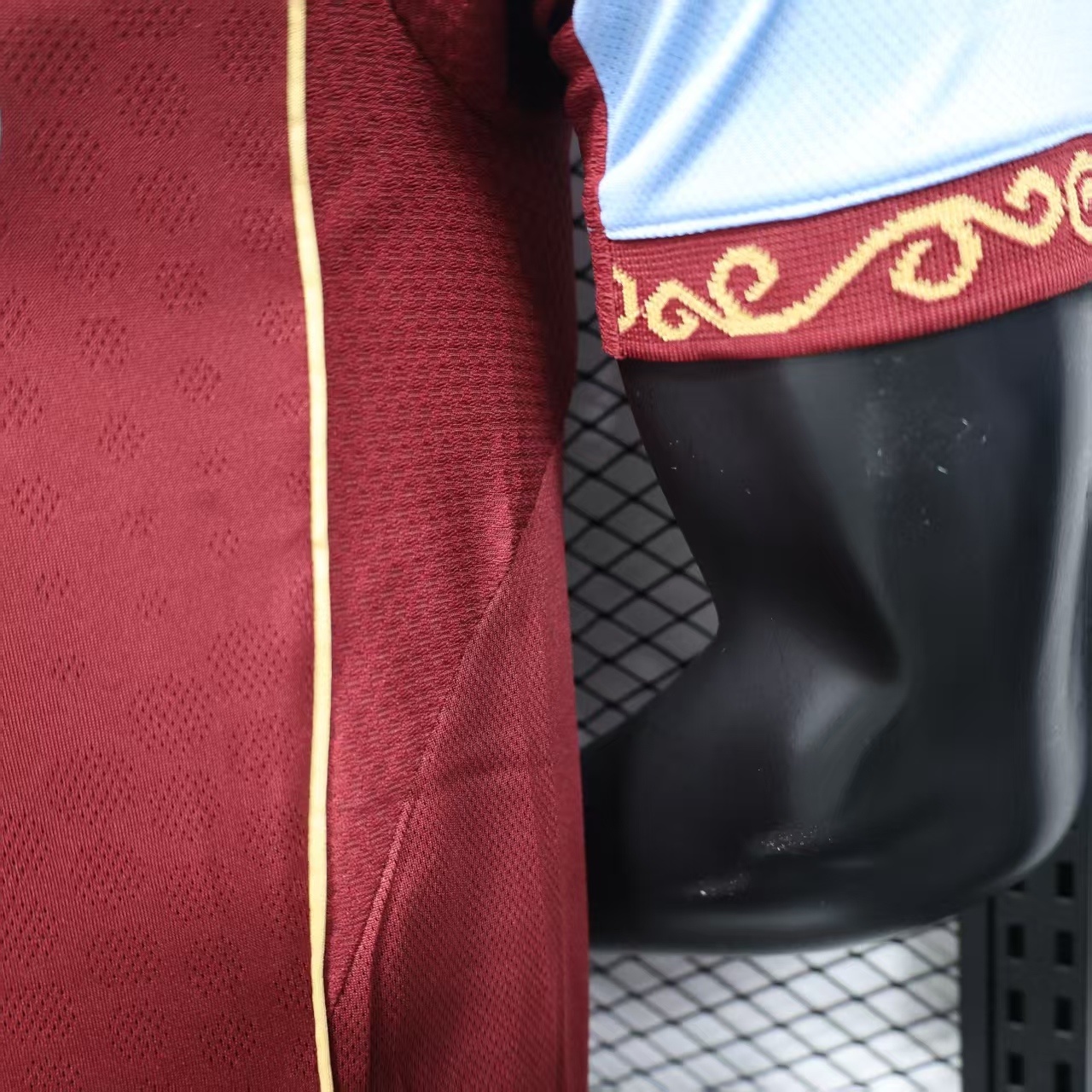 Aston Villa 1ª equipación 25/26 - Imagen 5