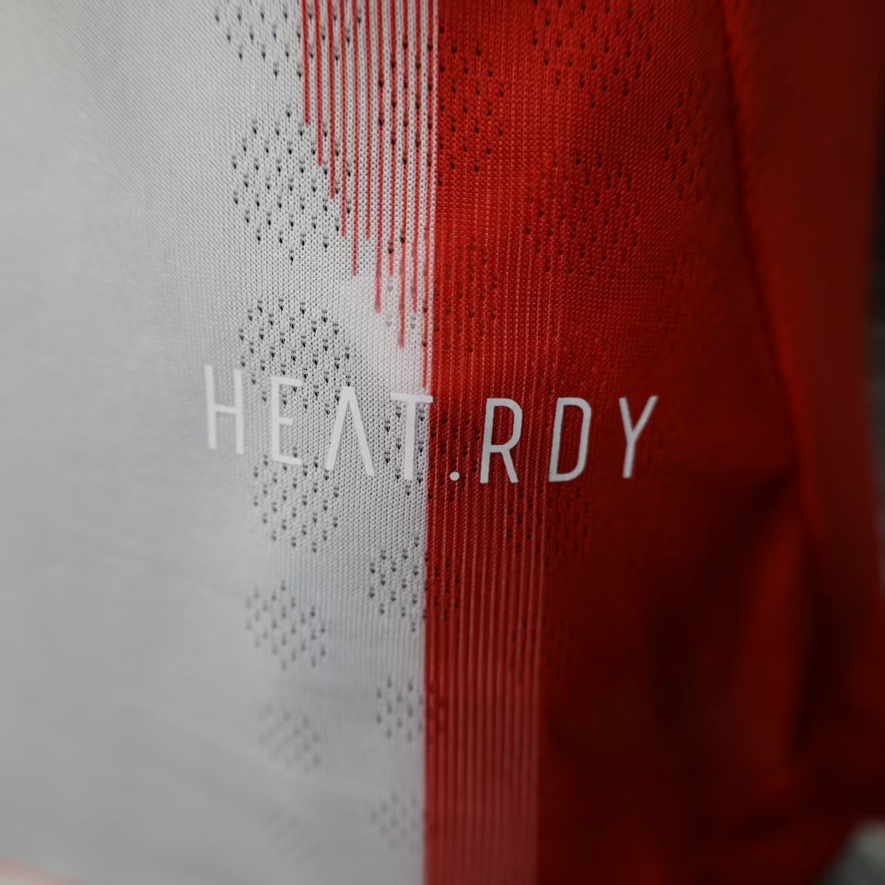 FC Bayern München 1ª equipación 25/26 - Imagen 6