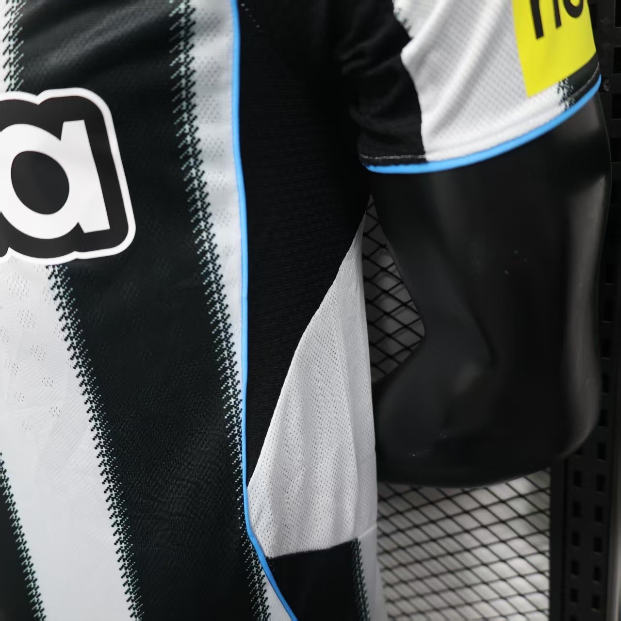 Newcastle United 1ª equipación 25/26 - Imagen 6