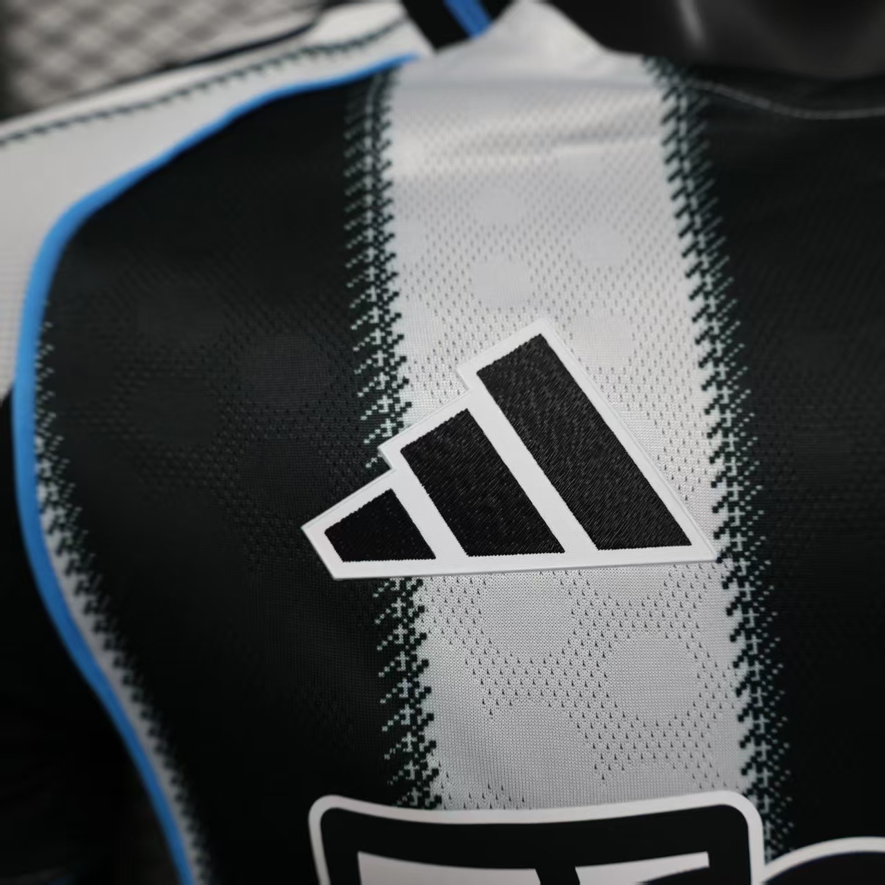 Newcastle United 1ª equipación 25/26 - Imagen 8