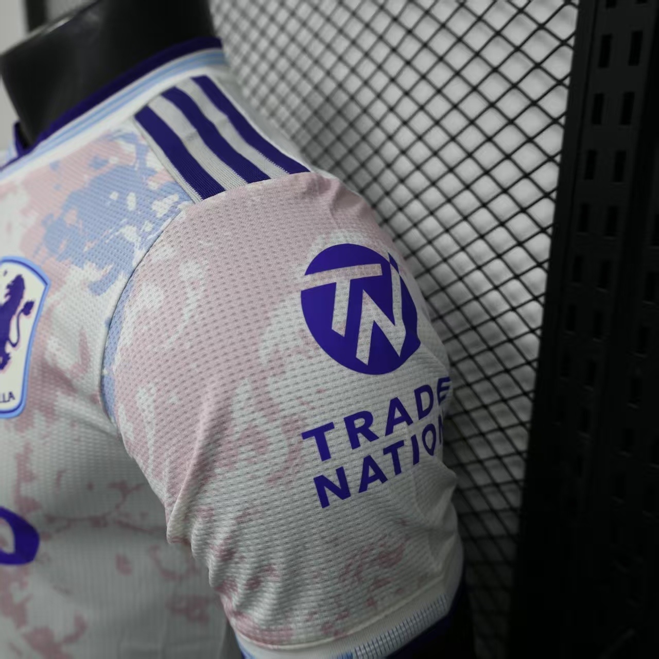 Aston Villa 3ª equipación 25/26 - Imagen 9